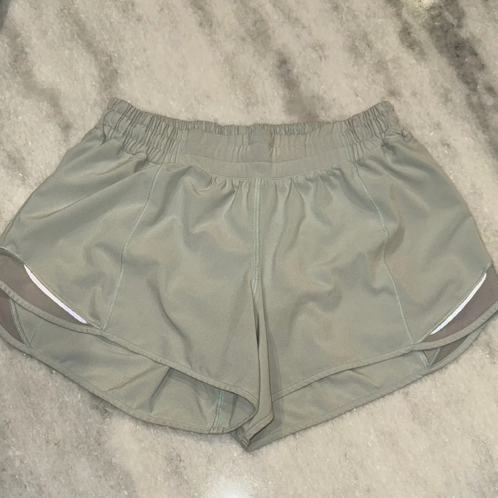 lululemon athletica Women's hotty hot mint green running Athletic Shorts tall - Picture 1 of 15